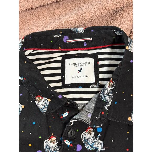Denim & Flower Astronaut Santa Christmas Button Up Size 13/14 Black Short Sleeve - Picture 2 of 5